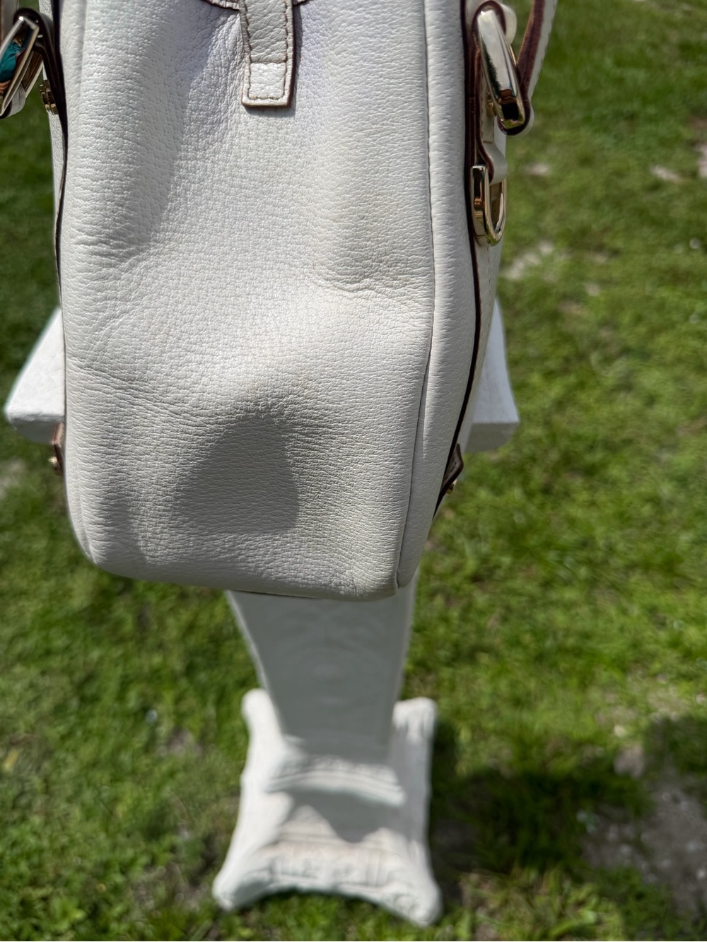 Gucci Cream Leather Shoulder Bag with Gold Hardware - Picture 2 of 14